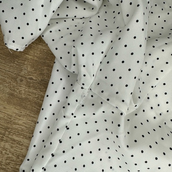 LES AMIS | BLACK & WHITE POLKA DOT BLOUSE W BOW TIE SLEEVES - Picture 5 of 6